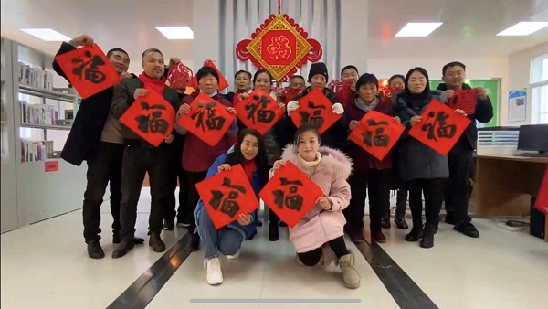 文化站合影.jpg