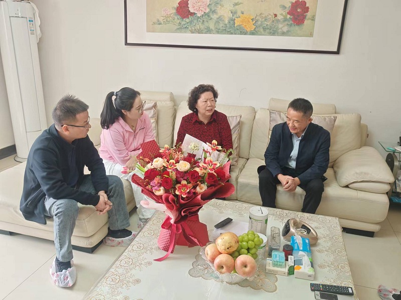 民进六安市委探望慰问老会员.jpg
